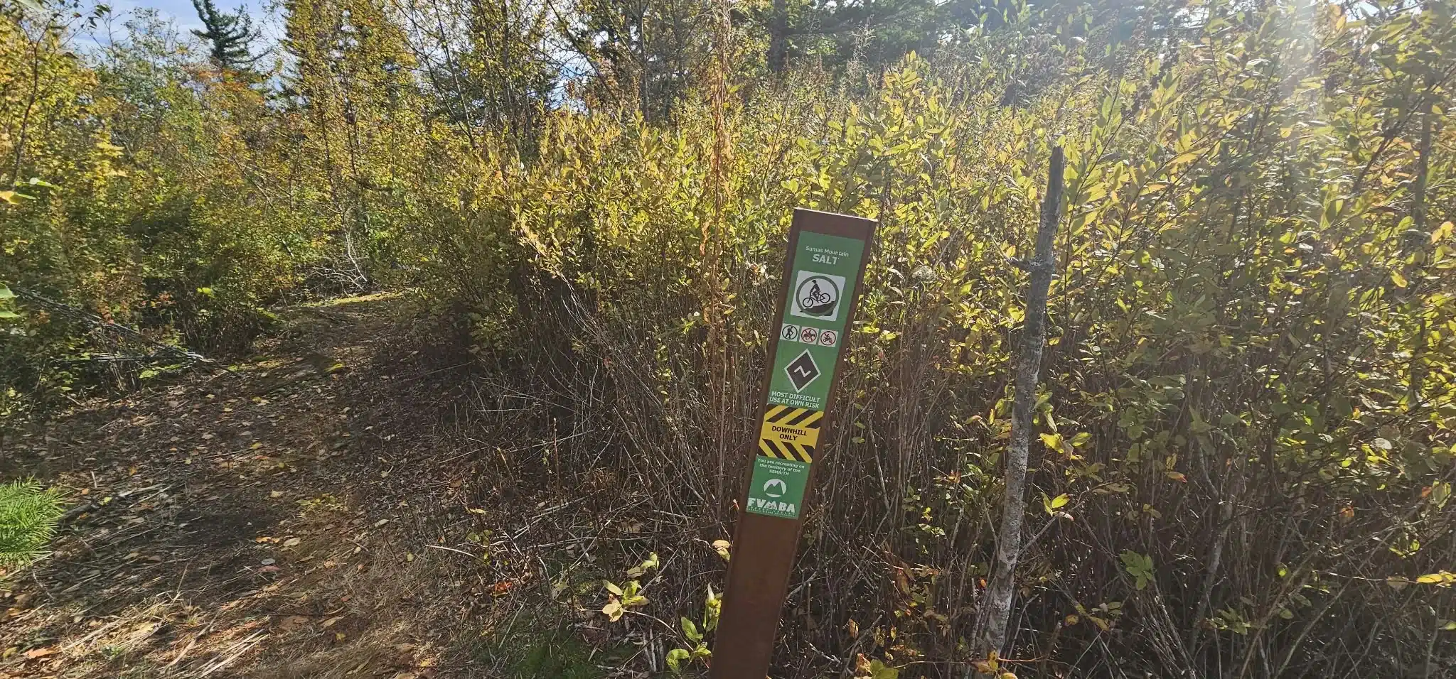 Trail marker showing the route at the beginning of the Abby Grind and Taggart Peak hike in Abbotsford