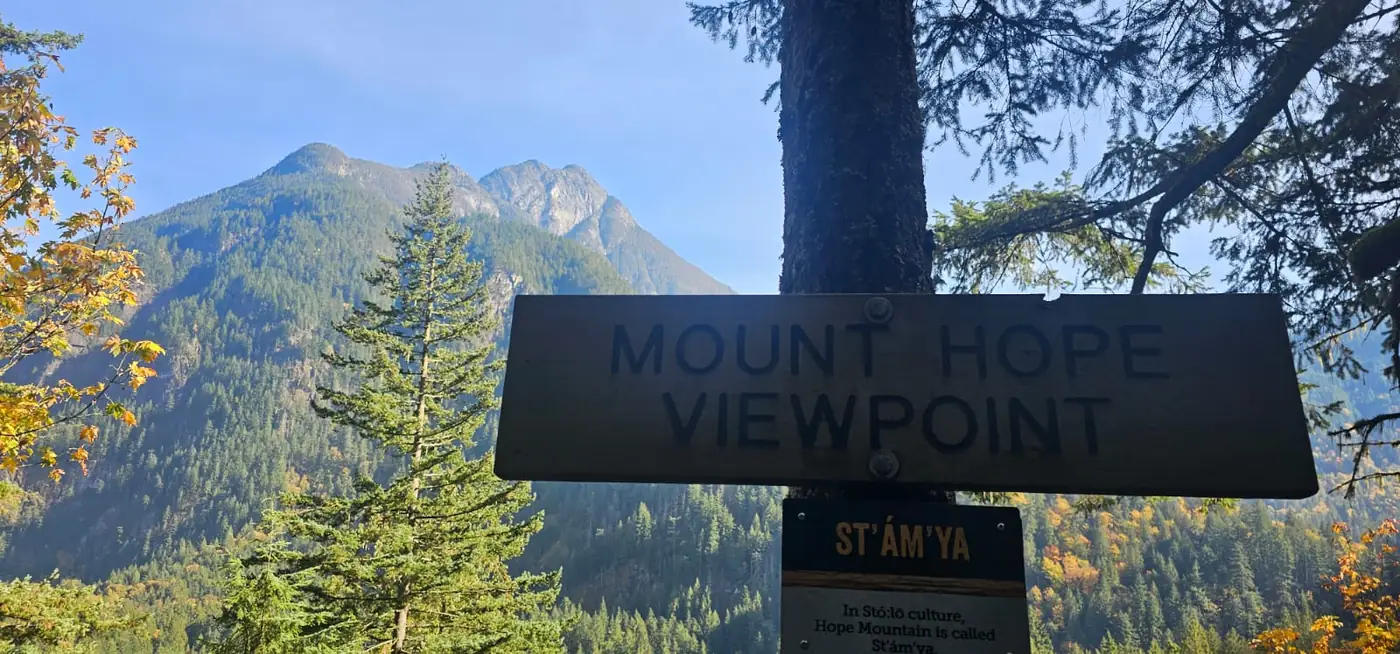 Hope Mountain behind the Mount Hope Viewpoint sign on the Serpent’s Back hiking trail in Hope, BC