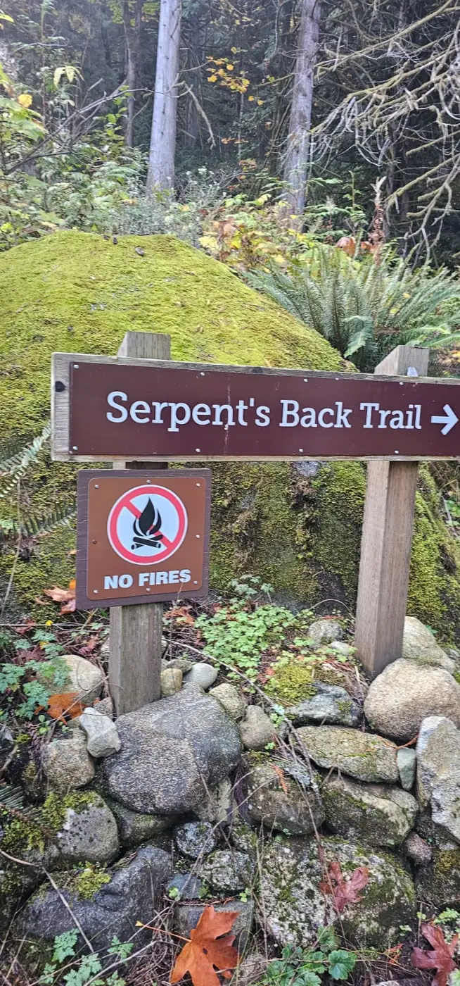 Serpent's back trailhead, Hope